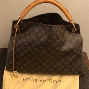 Authentic Louis Vuitton Artsy Hobo